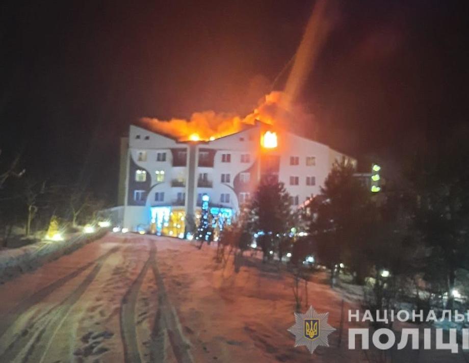 У Літинській громаді горів готель, троє людей вистрибнули з вікна, загинула дівчина