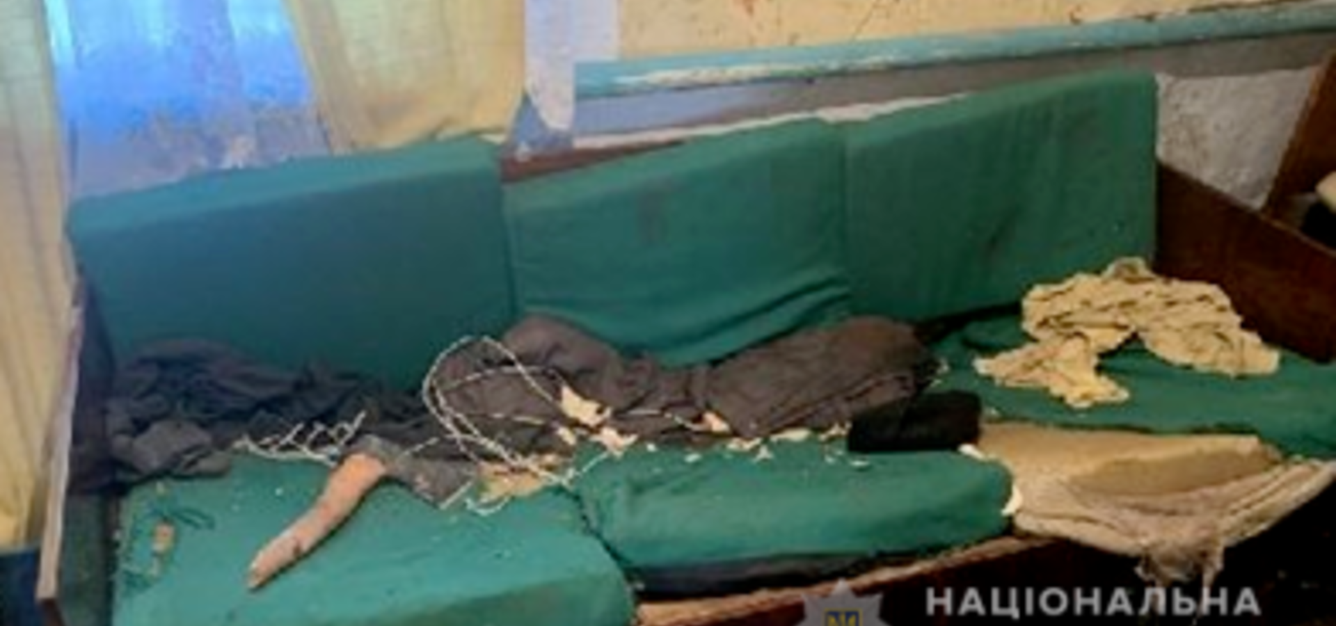 У Війтівецькій громаді п'яний чоловік сокирою по голові вдарив матір