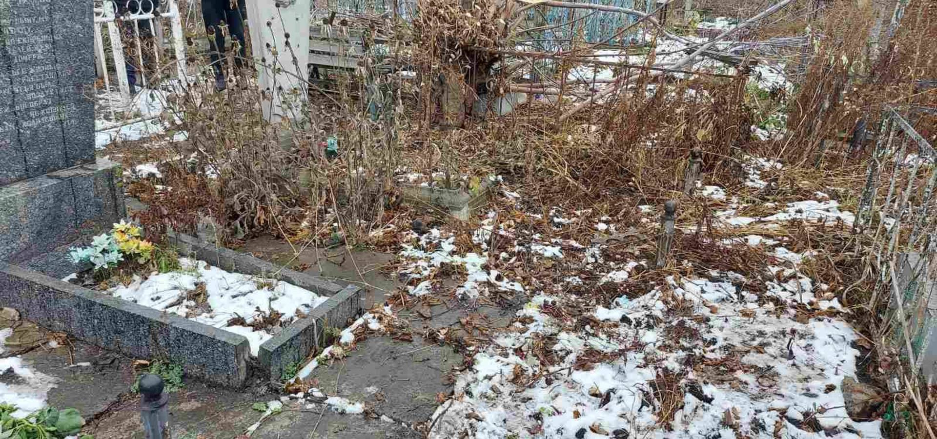 У Хмільницькому районі хлопець крав огорожі з кладовища