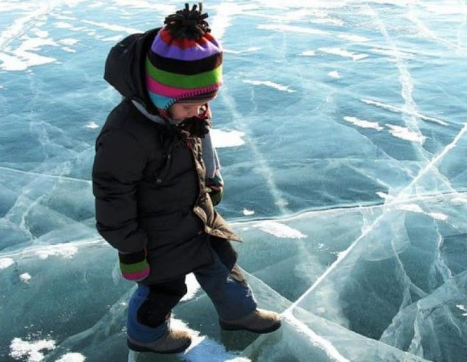 На Вінниччині учениця 6 класу врятувала братика, який провалився під лід