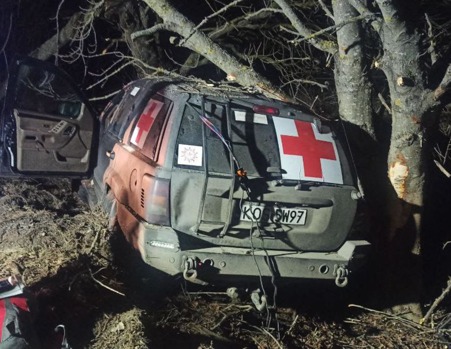 На Вінниччині водій автомобіля "Jeep" злетів у к'ювет. Постраждав неповнолітній