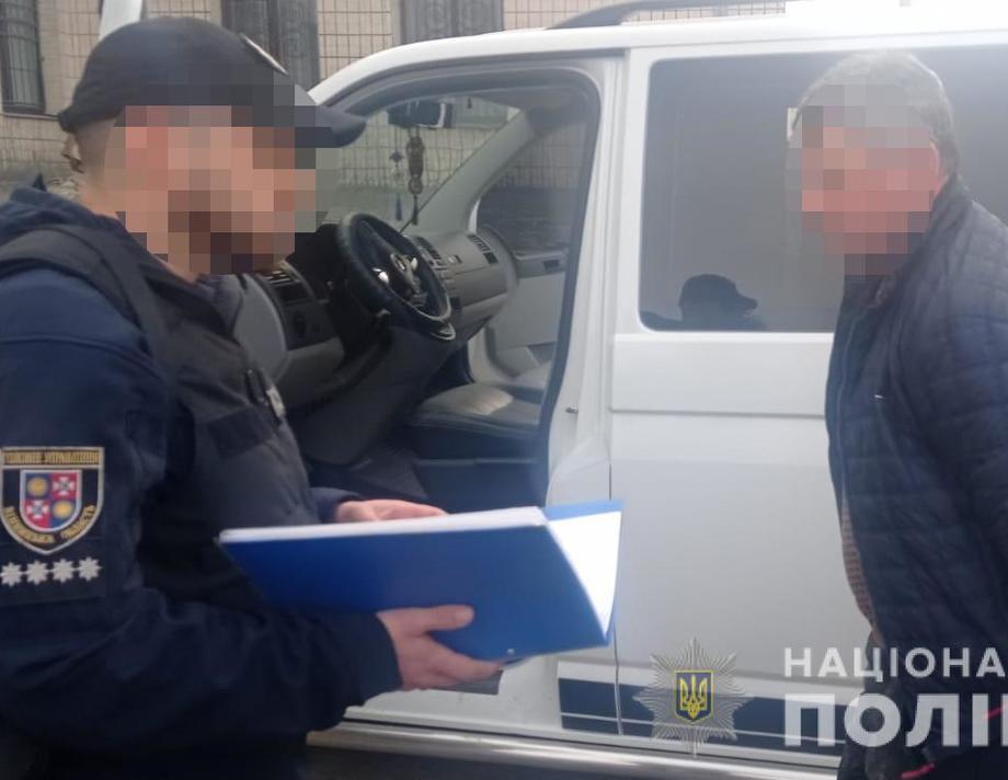 На Вінниччині затримали чоловіка, який хотів відкупитися від мобілізації за 2000 доларів
