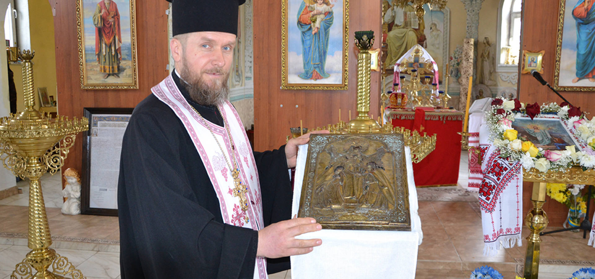 В церкві у Хмільнику замироточила ікона. Священик каже, що це добрий знак