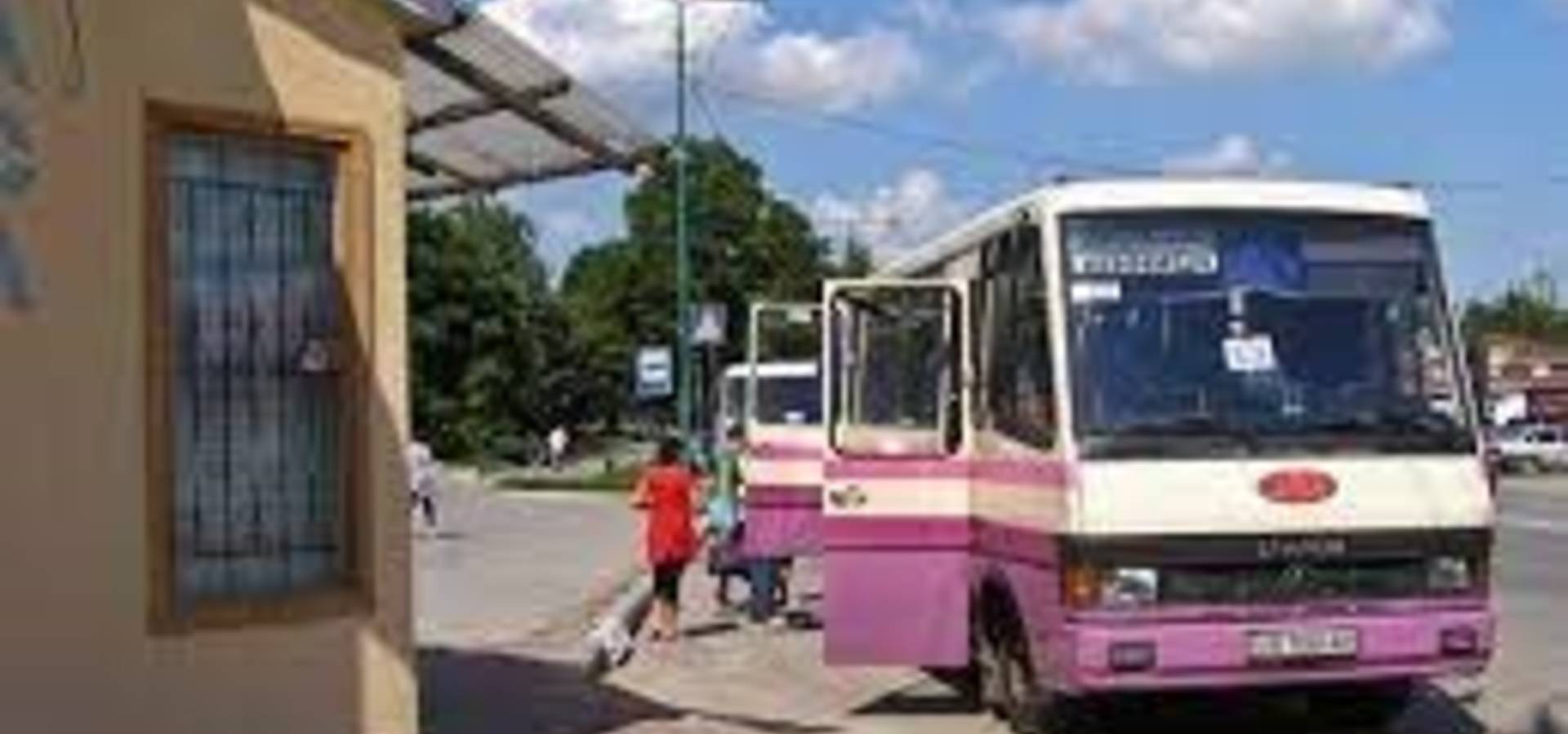 У Хмільнику у провідну неділю маршрутки їздитимуть до кладовищ