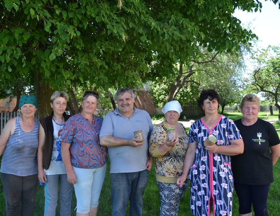 Разом до перемоги! Хмільничанин з командою виготовили майже 4 тисячі банок закруток
