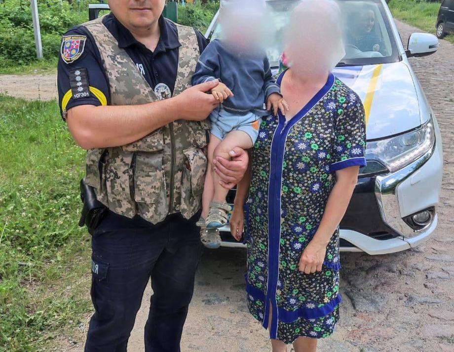 На Вінниччині півторарічний хлопчик втік від дідуся та проповз полем 2 кілометри