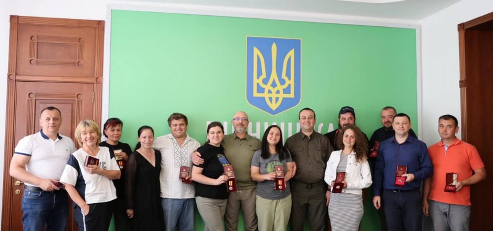 Міністр оборони Олексій Рєзніков відвідав Вінниччину та вручив відзнаки волонтерам