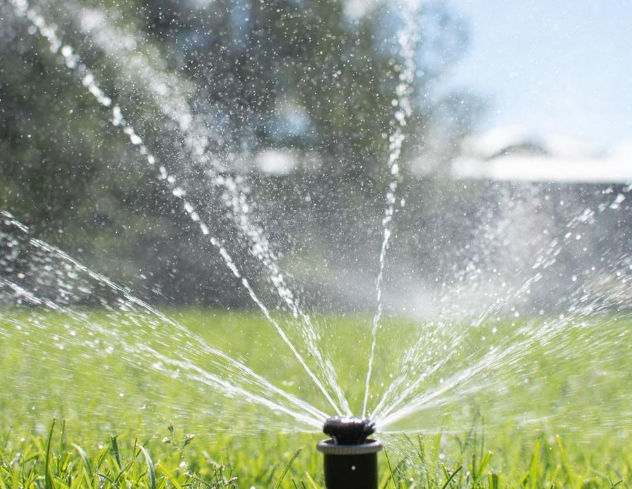 "Хмільникводоканал" закликає не поливати городи питною водою