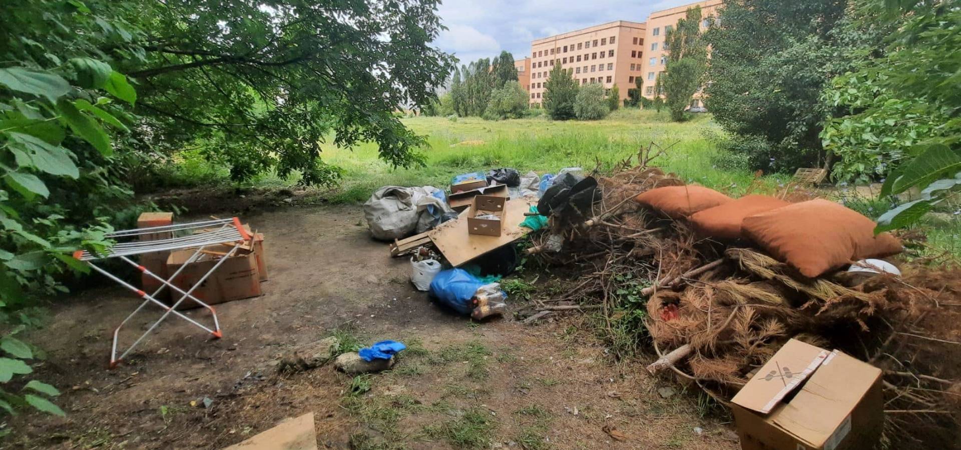 На території вінницького коледжу оселилися безхатченки