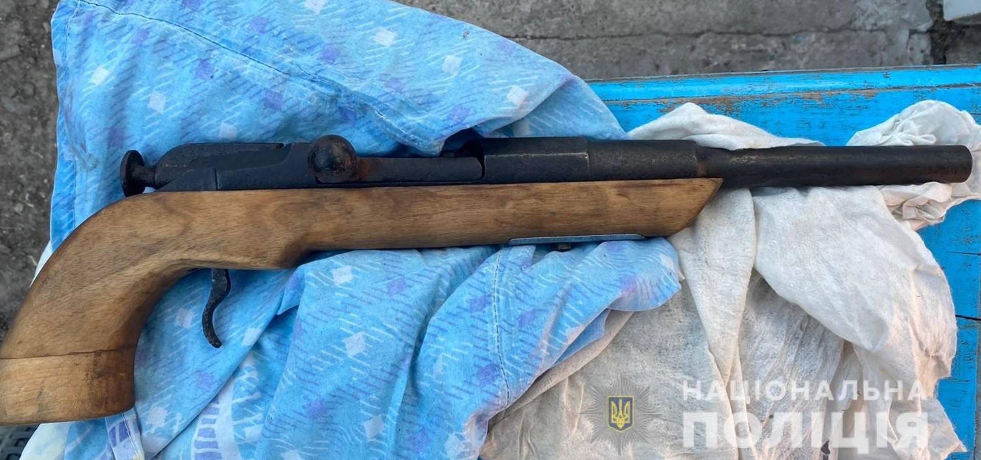В мешканця Хмільницького району правоохоронці вилучили револьвер, обріз та набої