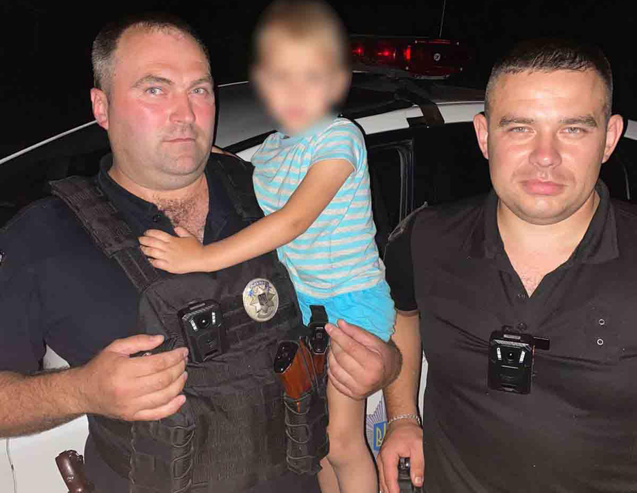 Поліцейські Хмільницького району віднайшли та повернули батькам 3-річну дитину