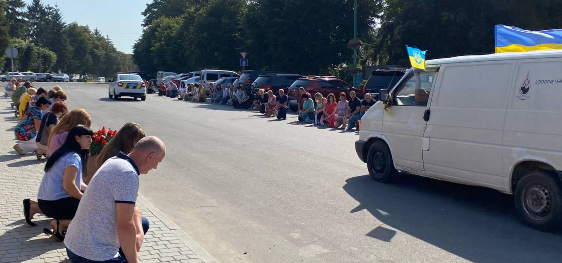 Хмільничани навколішках зустріли загиблого Героя Олександра Ксенченка