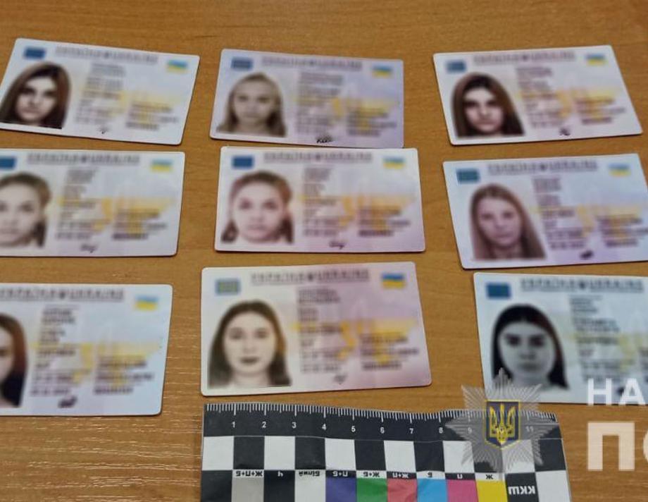 У Вінниці жінка влаштувала "студію", де неповнолітні дівчатка працювали "веб-моделями"