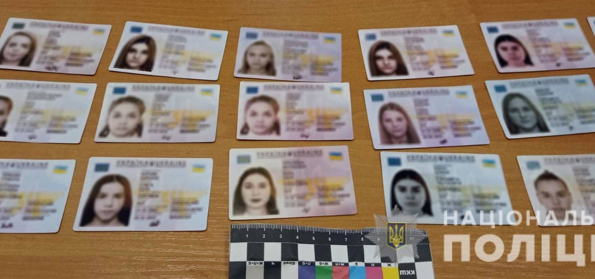 У Вінниці жінка влаштувала "студію", де неповнолітні дівчатка працювали "веб-моделями"