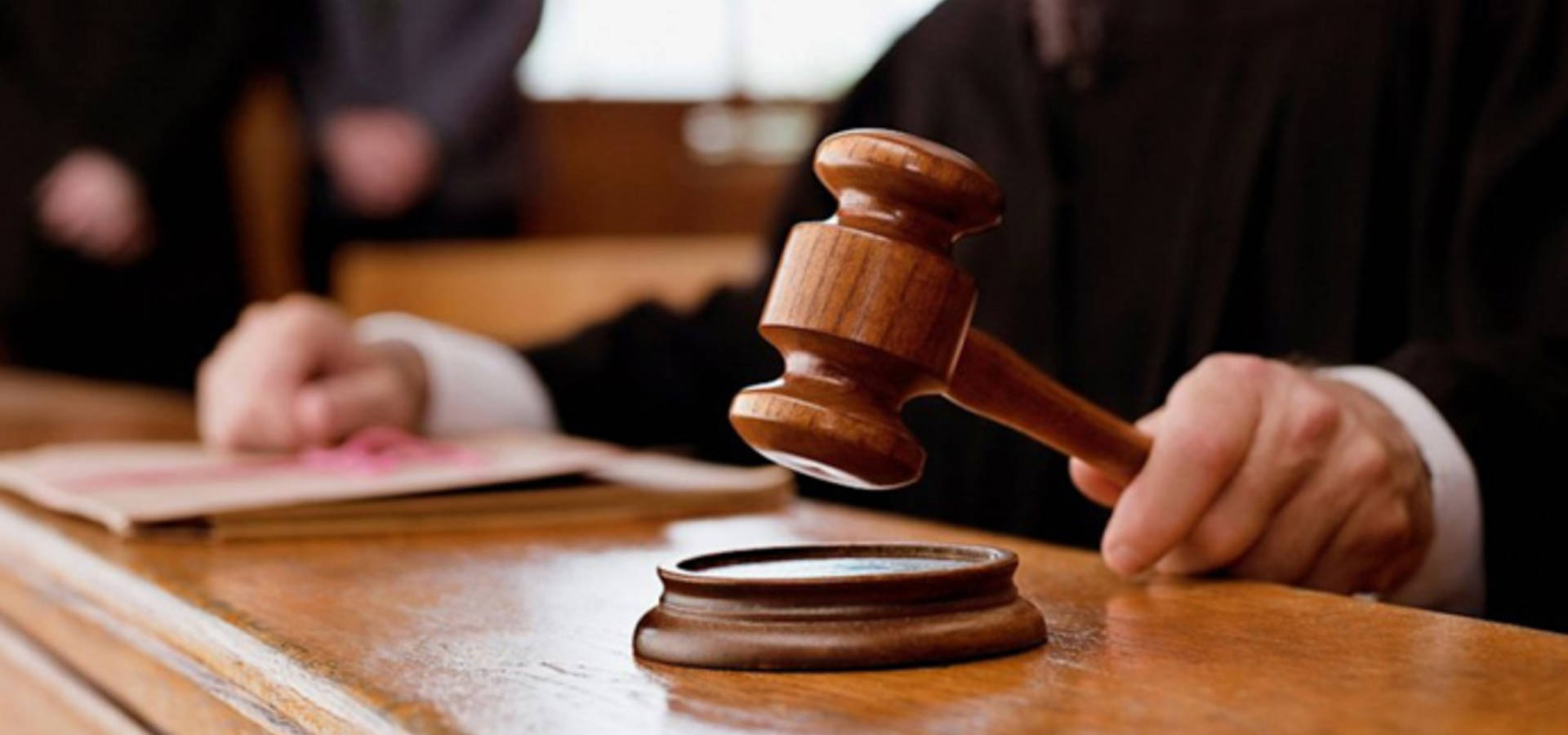 Прокурор довів у суді винуватість чоловіка, який ґвалтував свою малолітню доньку