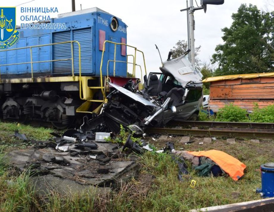 На Вінниччині тепловоз зіткнувся з автомобілем: машиніста судитимуть