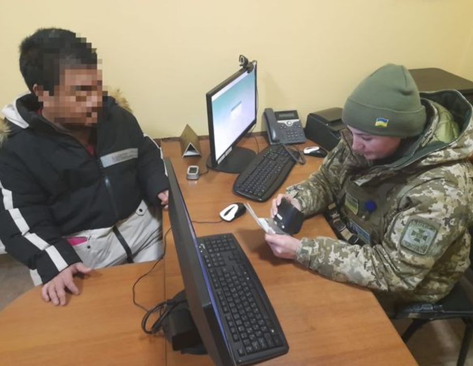 На Вінниччині кореєць та 5 українців намагались перетнути кордон з фальшивими документами