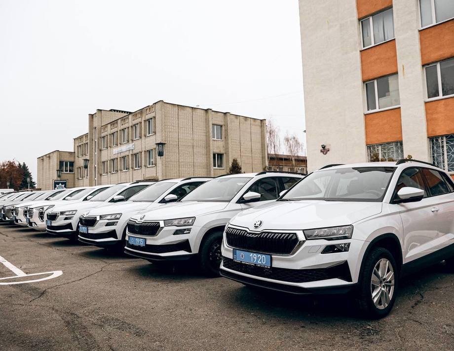 Поліцейські Вінницької області отримали 21 автівку