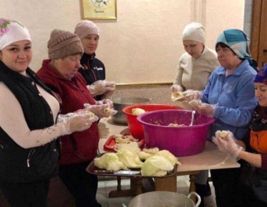 У Кожухові запрацювала кухня, де готують страви для захисників