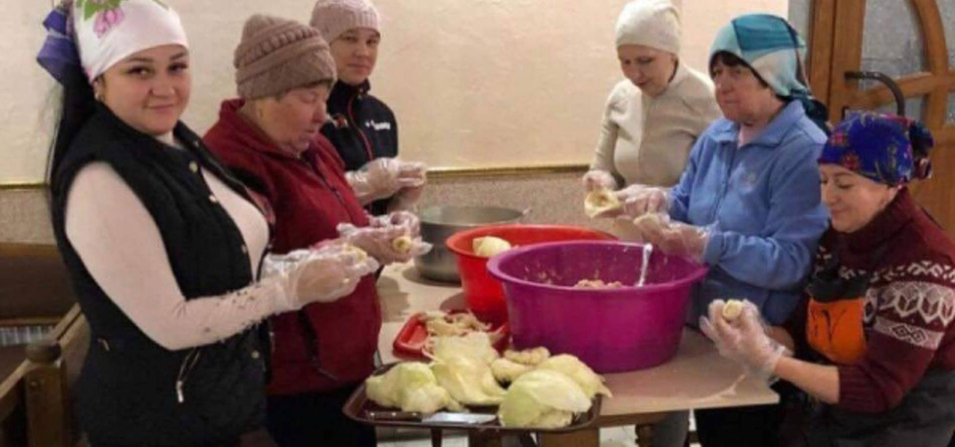 У Кожухові запрацювала кухня, де готують страви для захисників