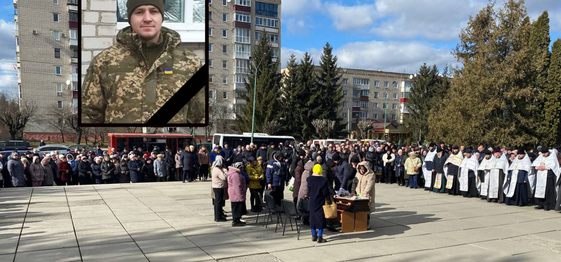 У Хмільнику попрощалися із загиблим Захисником Сергієм Пітеріним