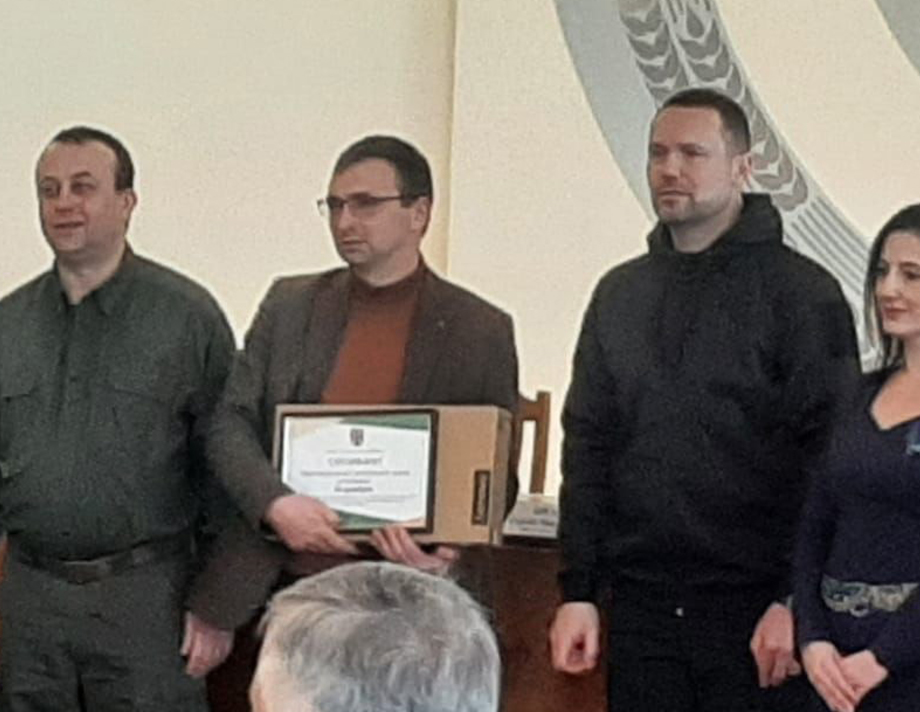 Сімдесят хромбуків отримали освітні заклади Хмільницької, Війтівецької та Уланівської громад