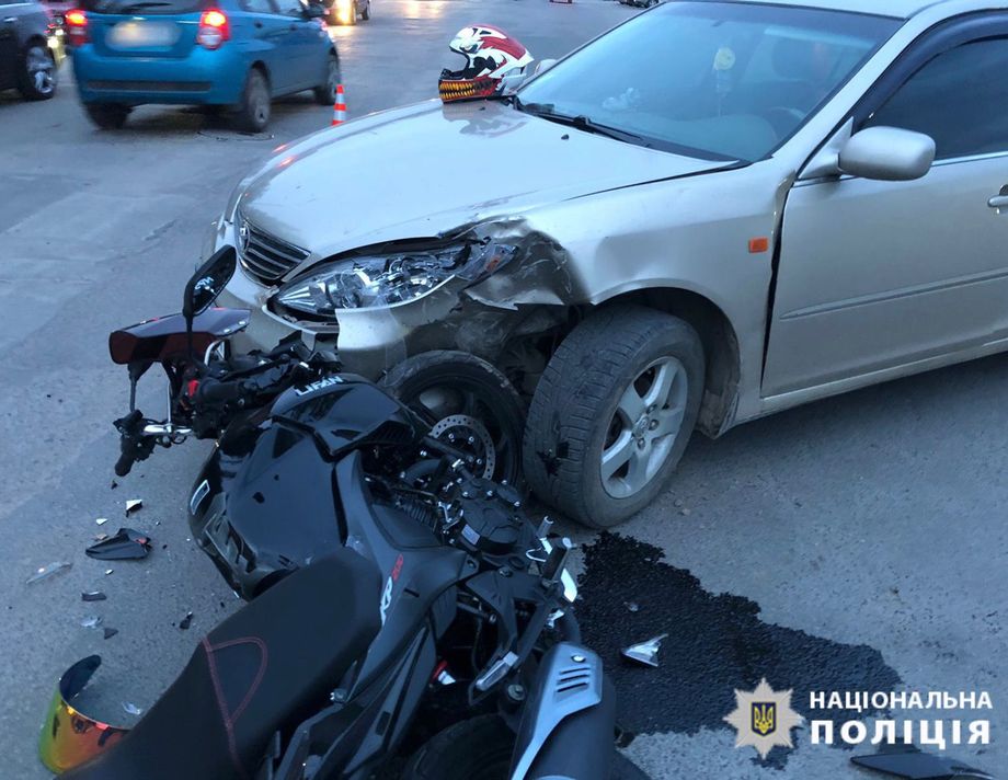 В аварії, яка сталася в центрі Хмільника постраждав неповнолітній мотоцикліст