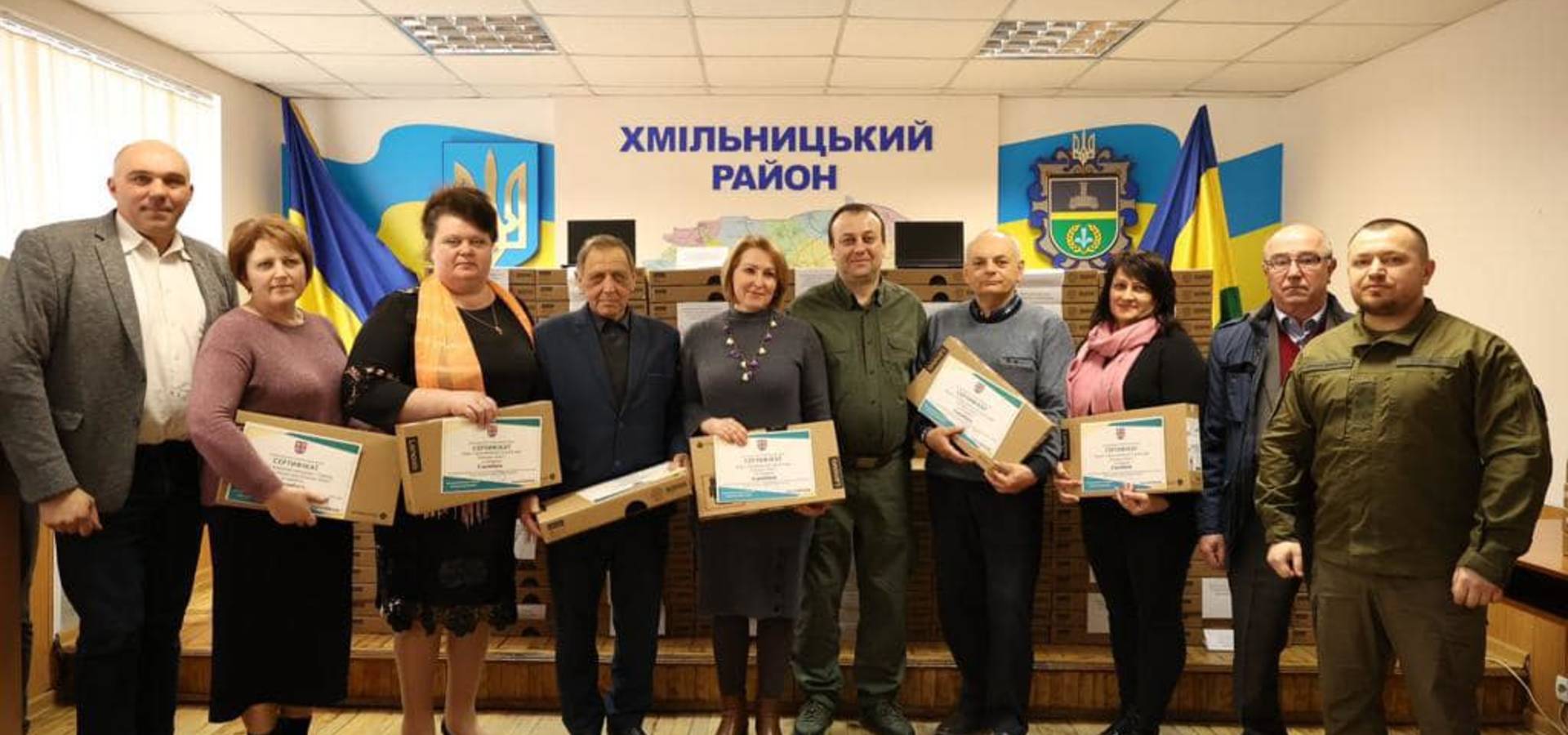 226 хромбуків отримали освітяни Хмільницького району в рамках проєкту "Ноутбук кожному вчителю"