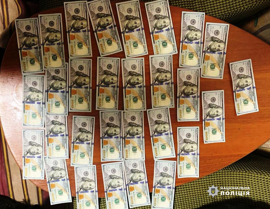 У Вінниці чоловік викрав 10 тисяч доларів у переселенців