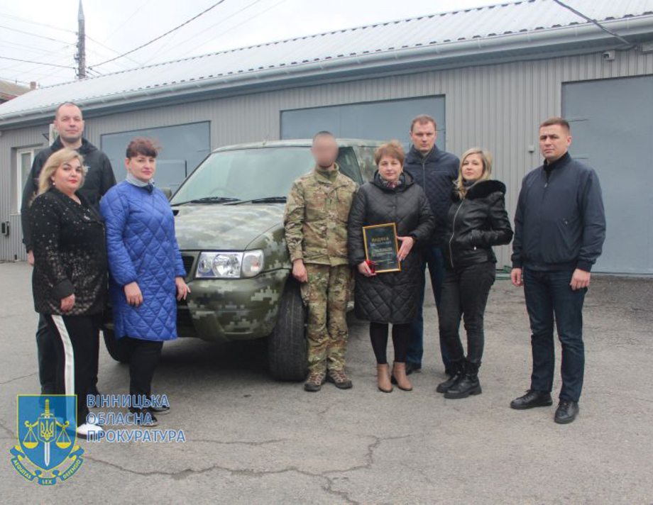 Захисникам східних рубежів допомогли «колесами» – коштом працівників прокуратури Вінниччини придбано позашляховик