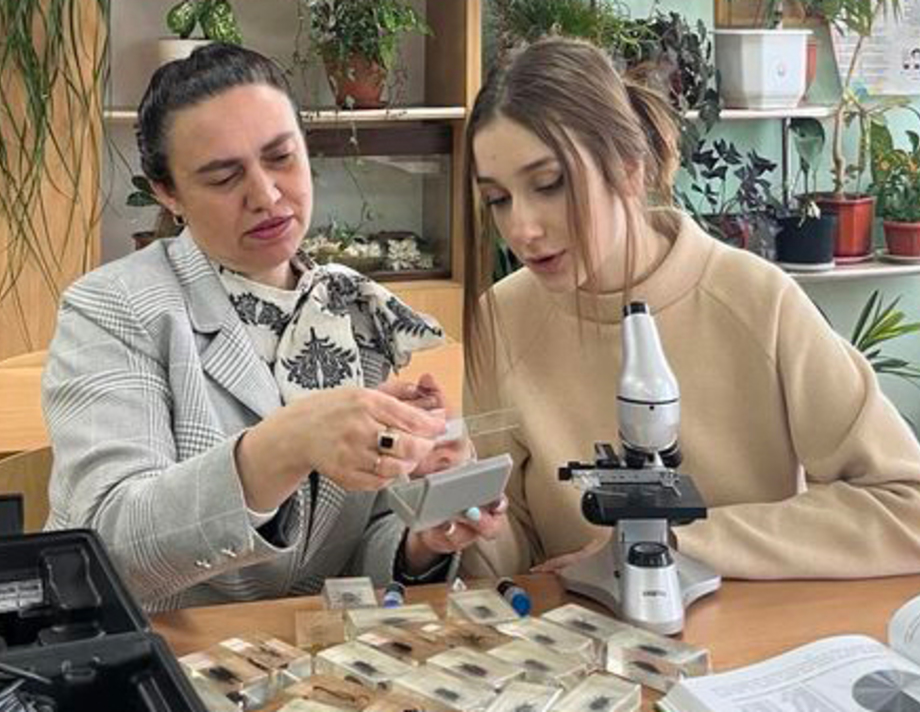 Учениця Хмільницького ліцею №1 Бевз Дарʼя - призерка Всеукраїнської олімпіади з біології