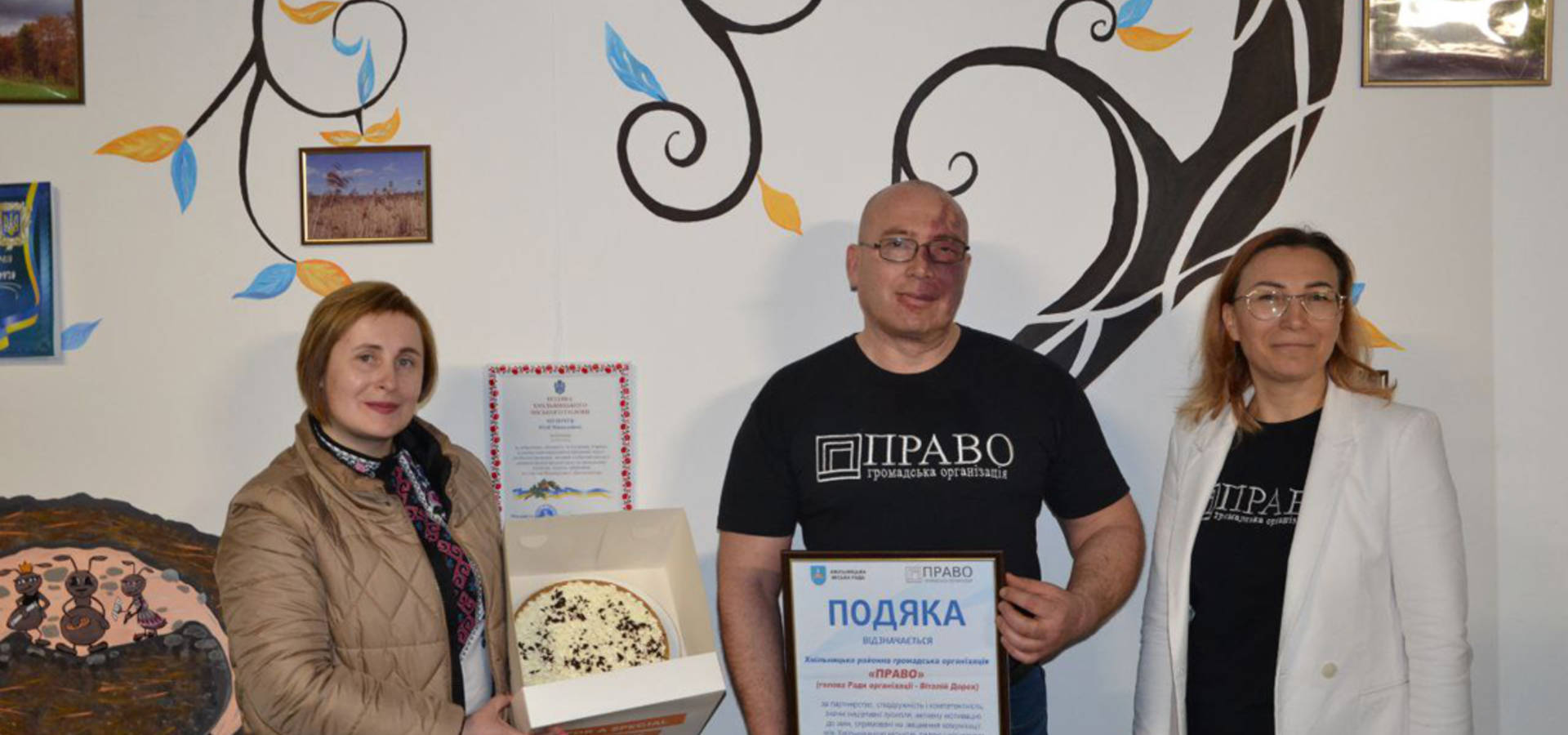 Вітання, побажання на стіні, спогади, підсумки, фуршет. Як у Хмільнику відзначили 18-річчя ГО "Право" (фоторепортаж)