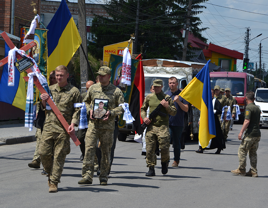 У Хмільнику попрощались з Сергієм Кравчуком, який загинув захищаючи Україну