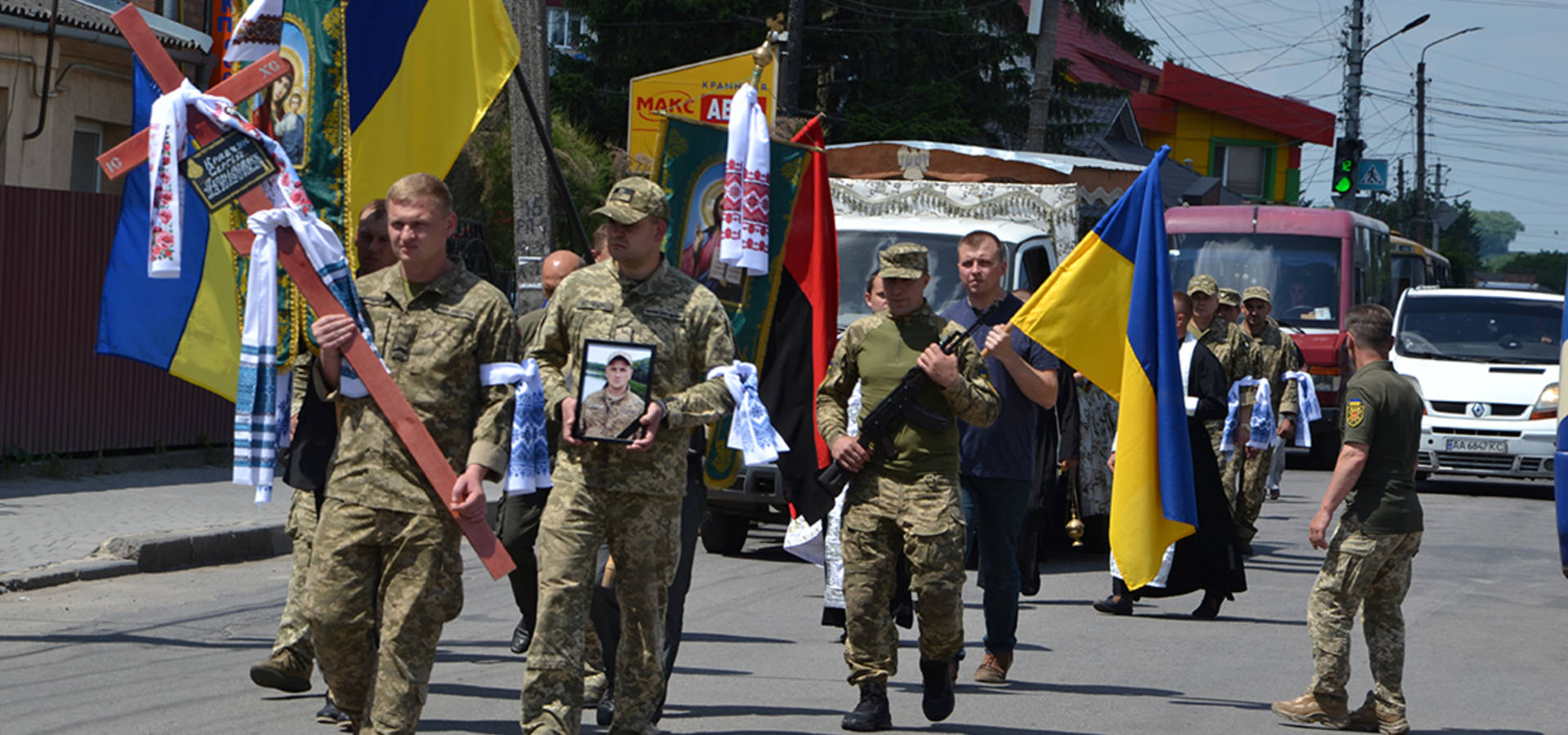У Хмільнику попрощались з Сергієм Кравчуком, який загинув захищаючи Україну