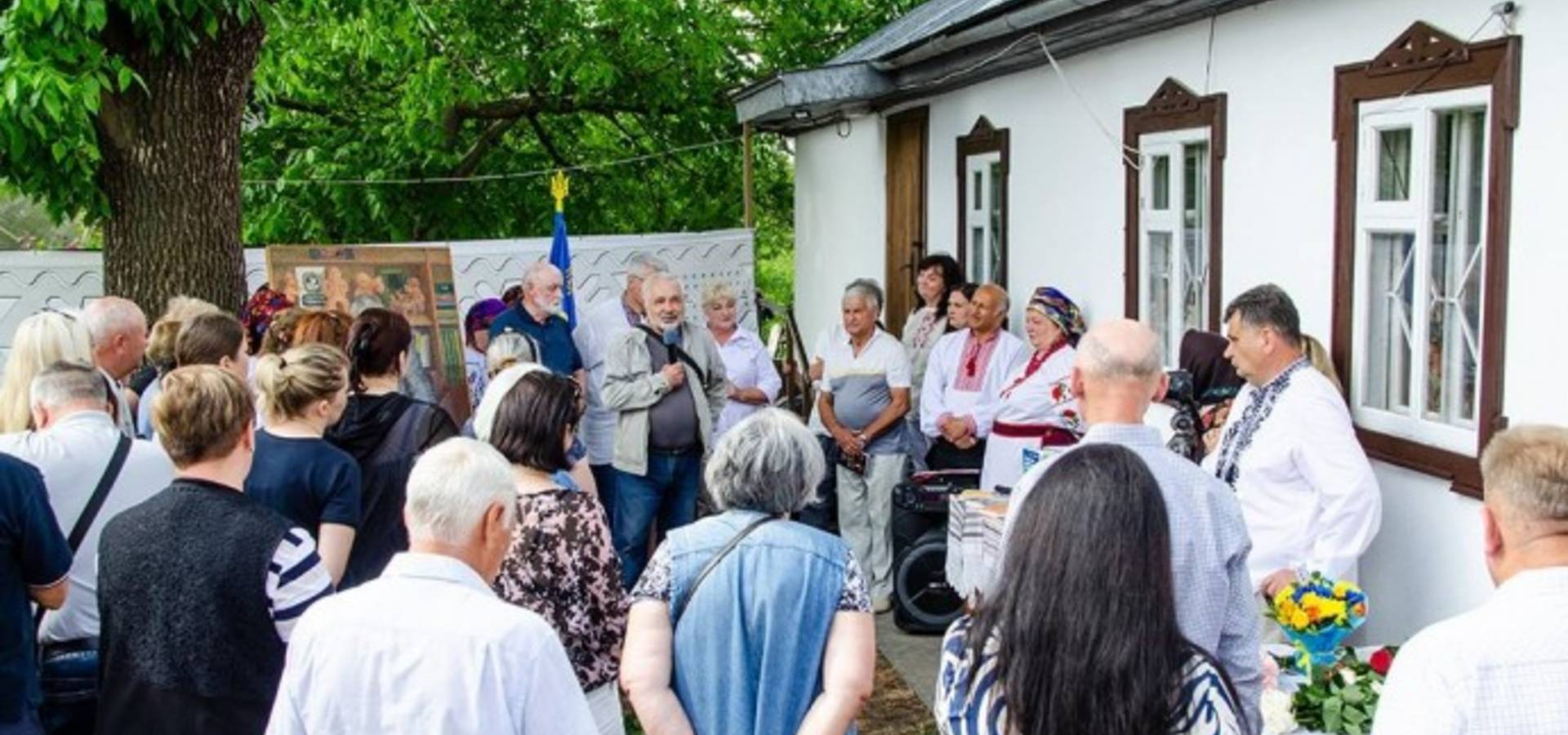 В рідному селі Олега Чорногуза на Хмільниччині встановили меморіальну дошку письменнику