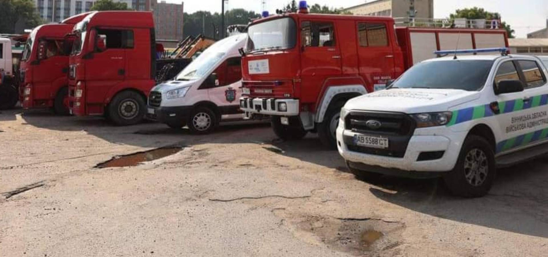 З Вінниччини до Херсонщини відправили шість одиниць спецтехніки та бригаду працівників