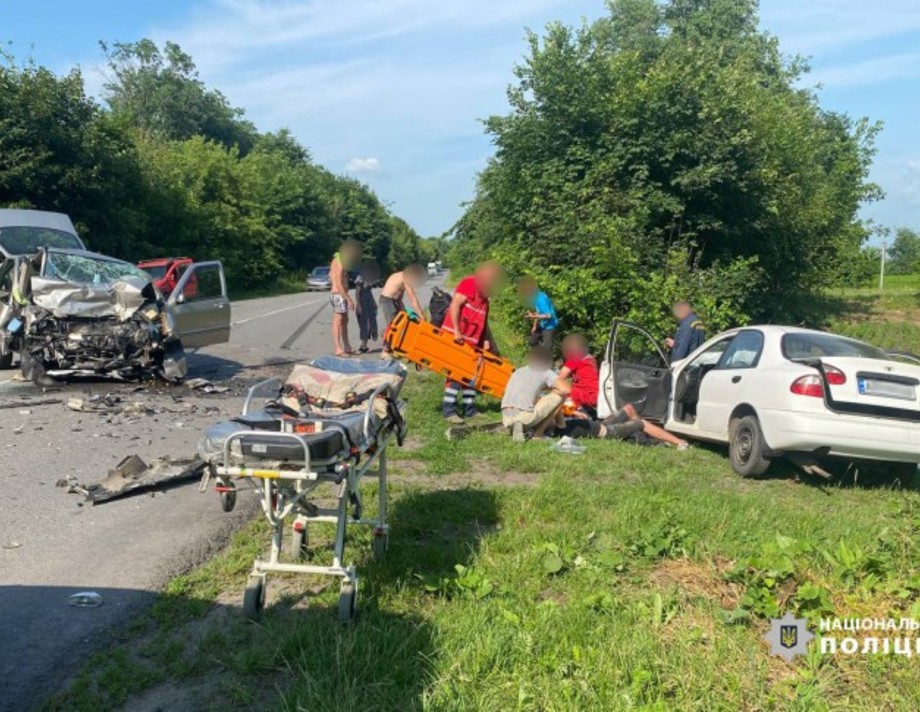 Водій із Хмільника виїхав на зустрічну смугу. На трасі біля села Подорожна сталася аварія, четверо людей госпіталізовано