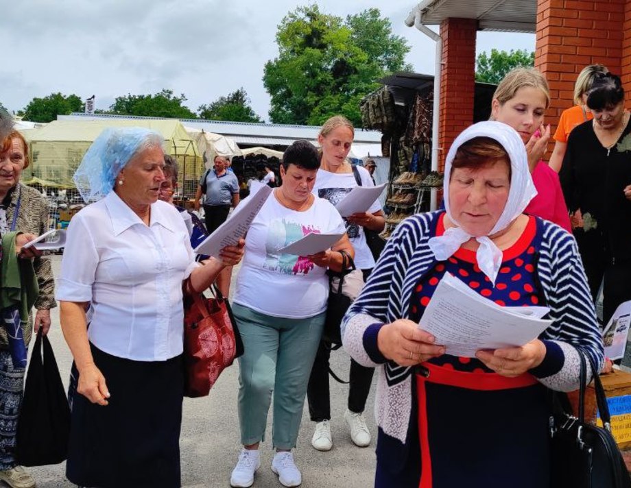 Прихожани ПЦУ з Куманівець збирали кошти на автомобілі для ЗСУ у Хмільнику