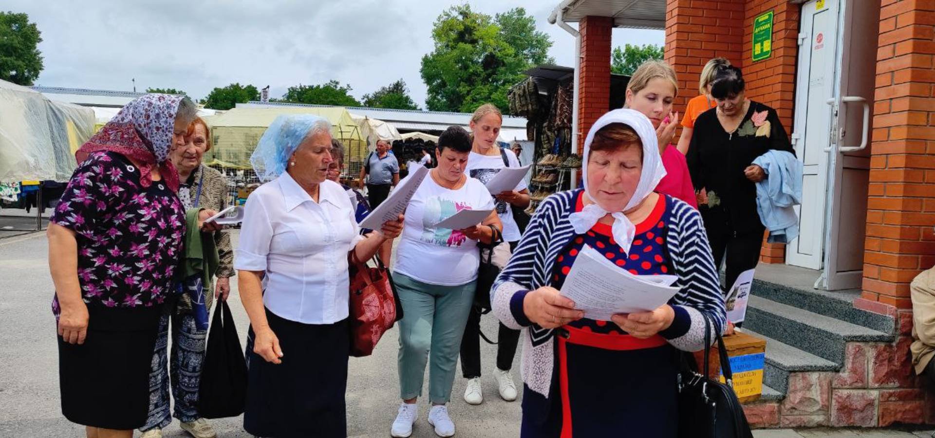 Прихожани ПЦУ з Куманівець збирали кошти на автомобілі для ЗСУ у Хмільнику