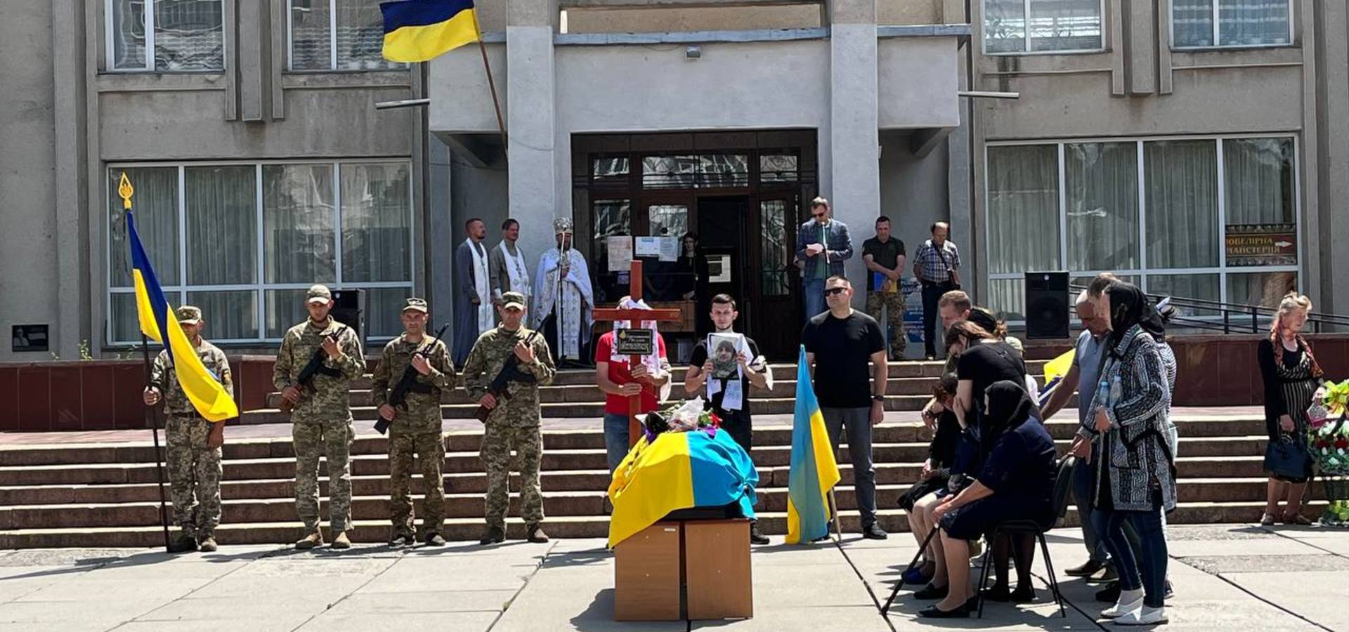 У Хмільнику попрощались з захисником України Русланом Браславським, який загинув під Бахмутом