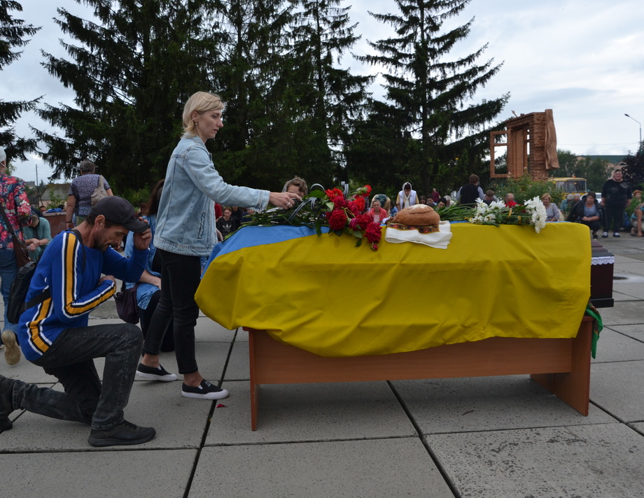 У Хмільнику попрощались з мужнім воїном  Дмитром Медвецьким