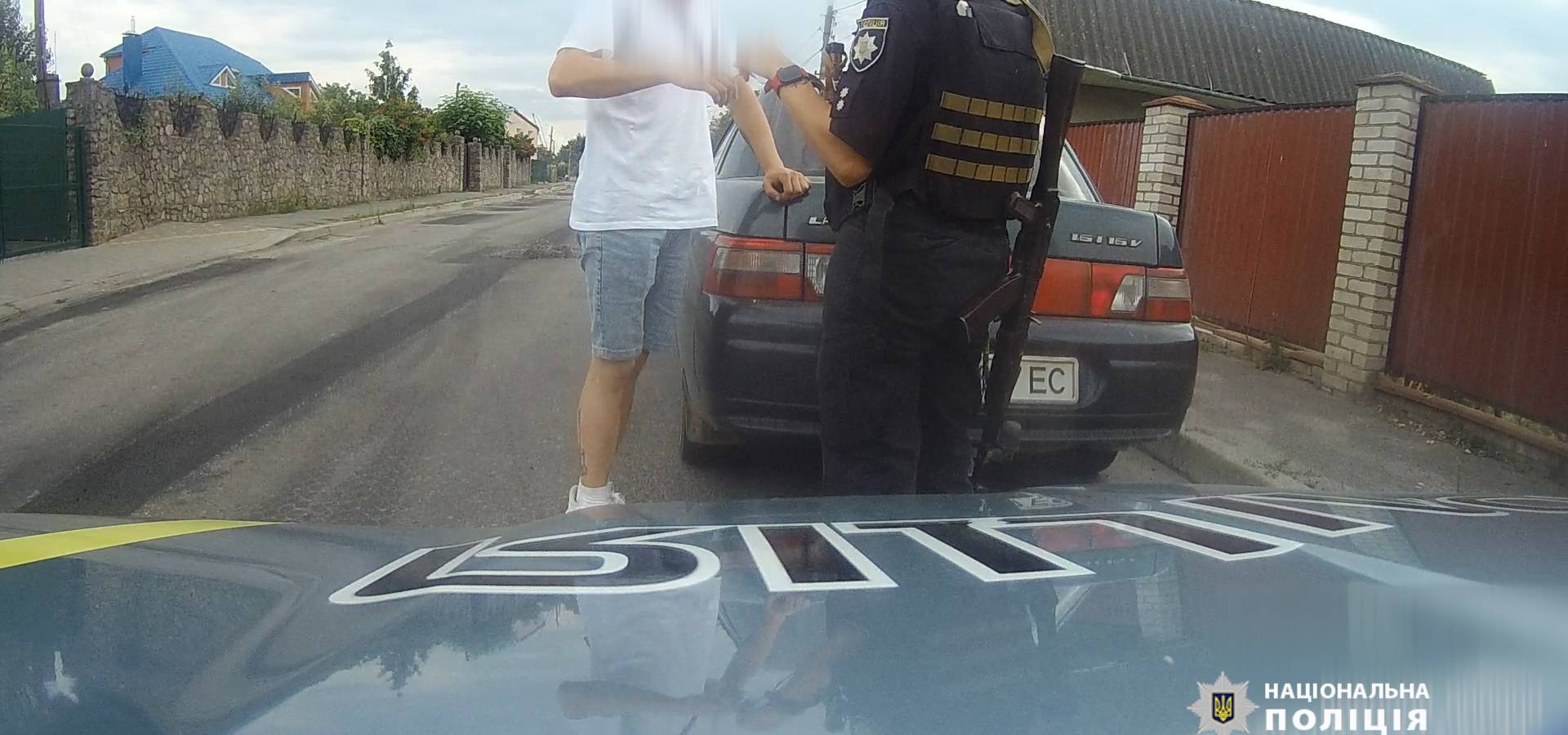 У Хмільнику водій "під наркотою" катався містом, а коли його зупинили хотів відкупитися від поліцейських