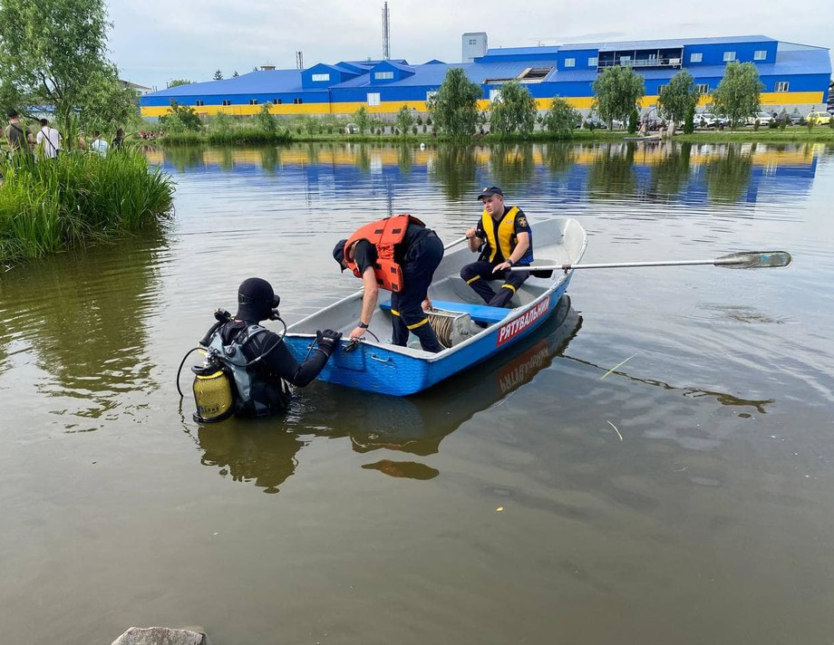 Трагедія у Хмільнику! У водоймі в парку втопився 9 - річний хлопчик