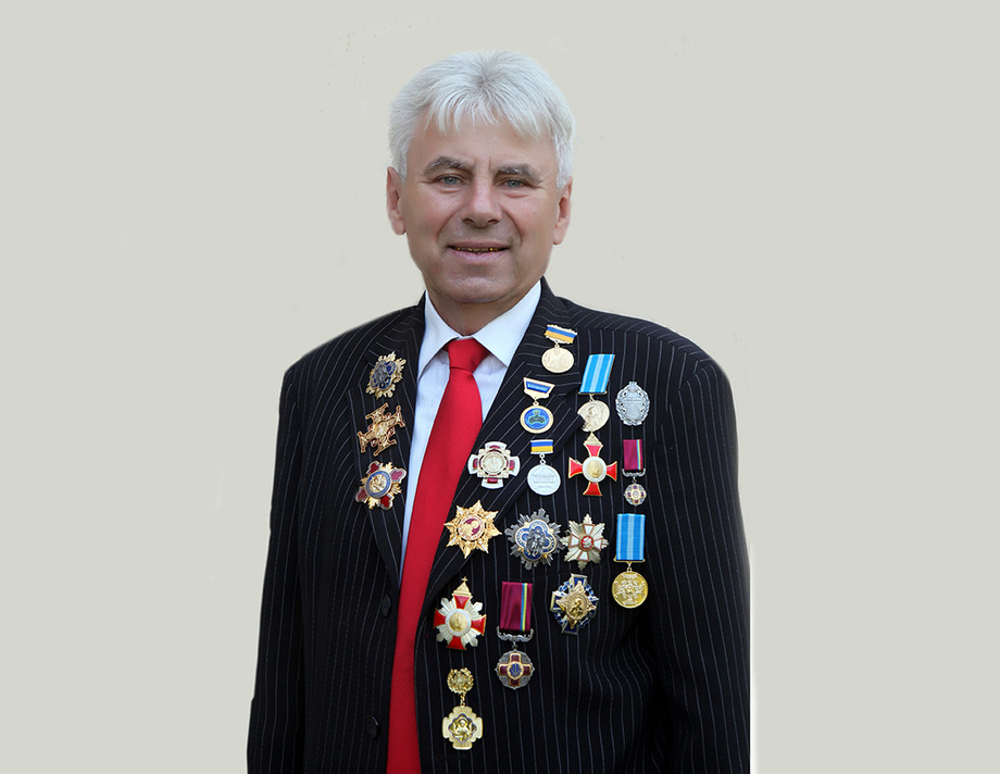 Скульптор із Хмільника Віктор Стукан отримав медаль від  митрополита Київського і всієї України Епіфанія