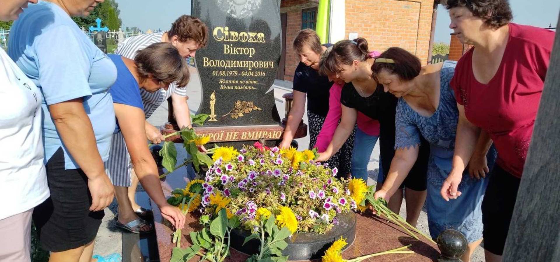 В Хмільницькій громаді вшанували героїв, які загинули за Україну