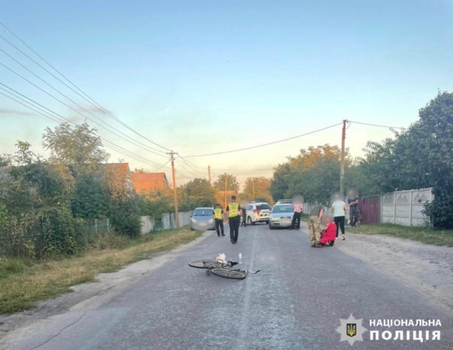 В Хмільницькому районі водійка без прав наїхала на велосипедистку