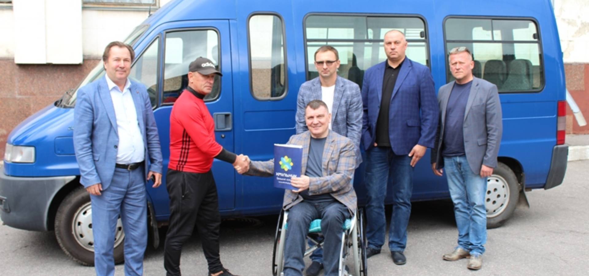 Польське місто гміна Бєрава подарувало Хмільнику мікроавтобус Deutsche Fiat