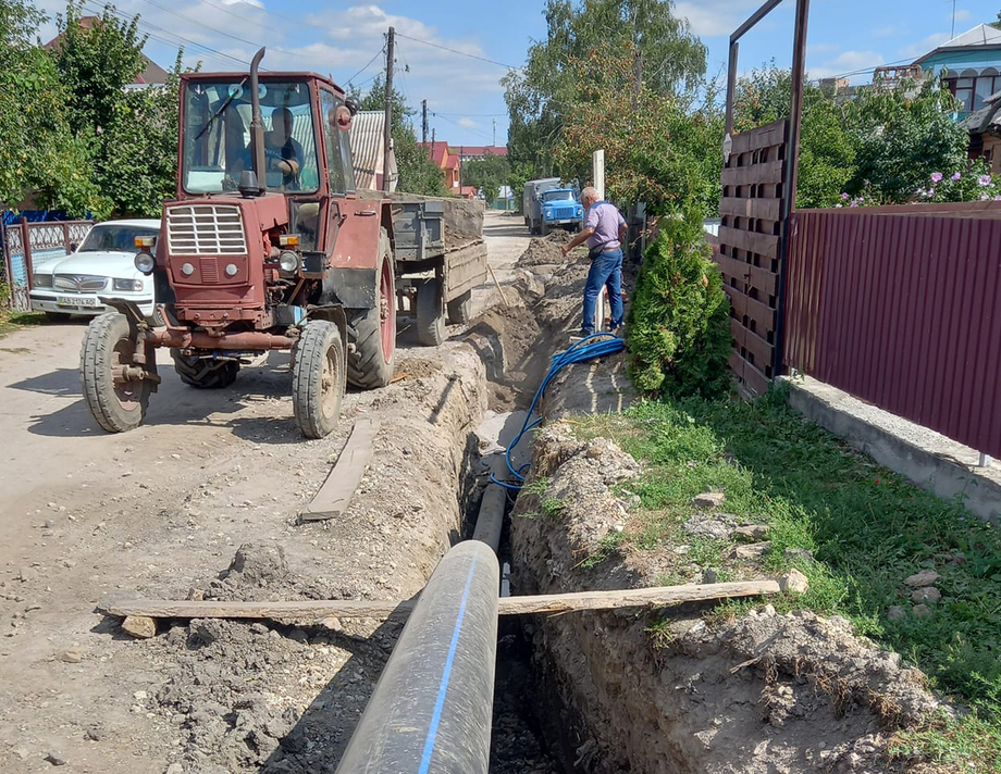 У Хмільнику по вулиці Марка Кропивницького прокладають новий водогін