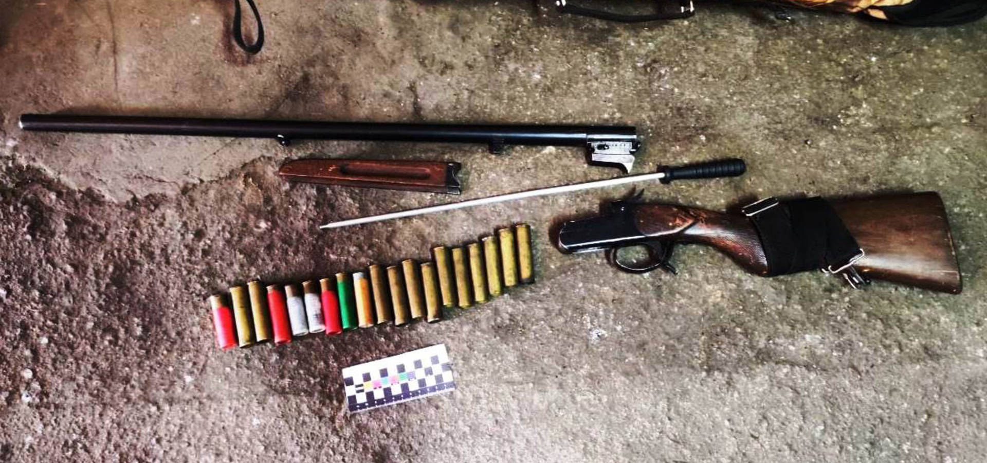 Зброю, набої, гранати та наркотики знайшла поліція в гаражі жителя Хмільницького району