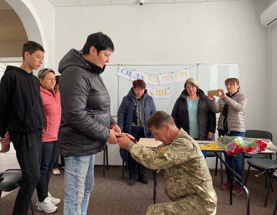У Війтівцях родині полеглого захисника Сергія Власюка вручили орден "За мужність" ІІІ ступеня